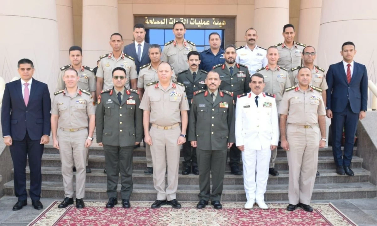 الجيشان الكويتي والمصري يبحثان تعزيز التعاون العسكري وتبادل الخبرات