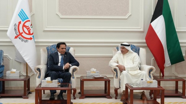 رئيس 'الجمارك' يبحث مع السفير الباكستاني تعزيز التعاون وتبادل الخبرات والمعلومات