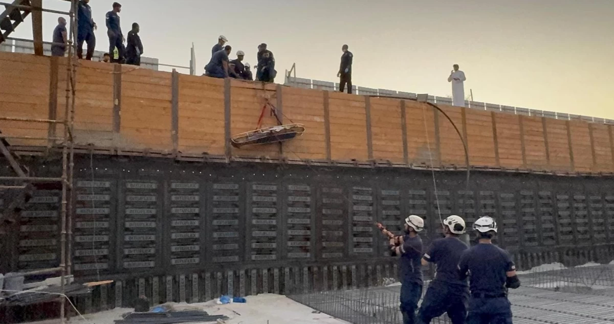إصابة عامل إثر سقوطه في حفرة سرداب بمبنى قيد الإنشاء في 'الشويخ الصناعية'