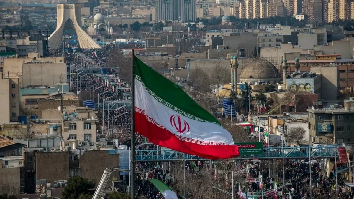 إيران ترفع أسعار البنزين... الانفجار قادم وشبح الانتفاضة يلوح!