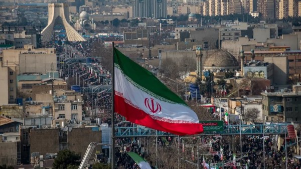 إيران ترفع أسعار البنزين... الانفجار قادم وشبح الانتفاضة يلوح!