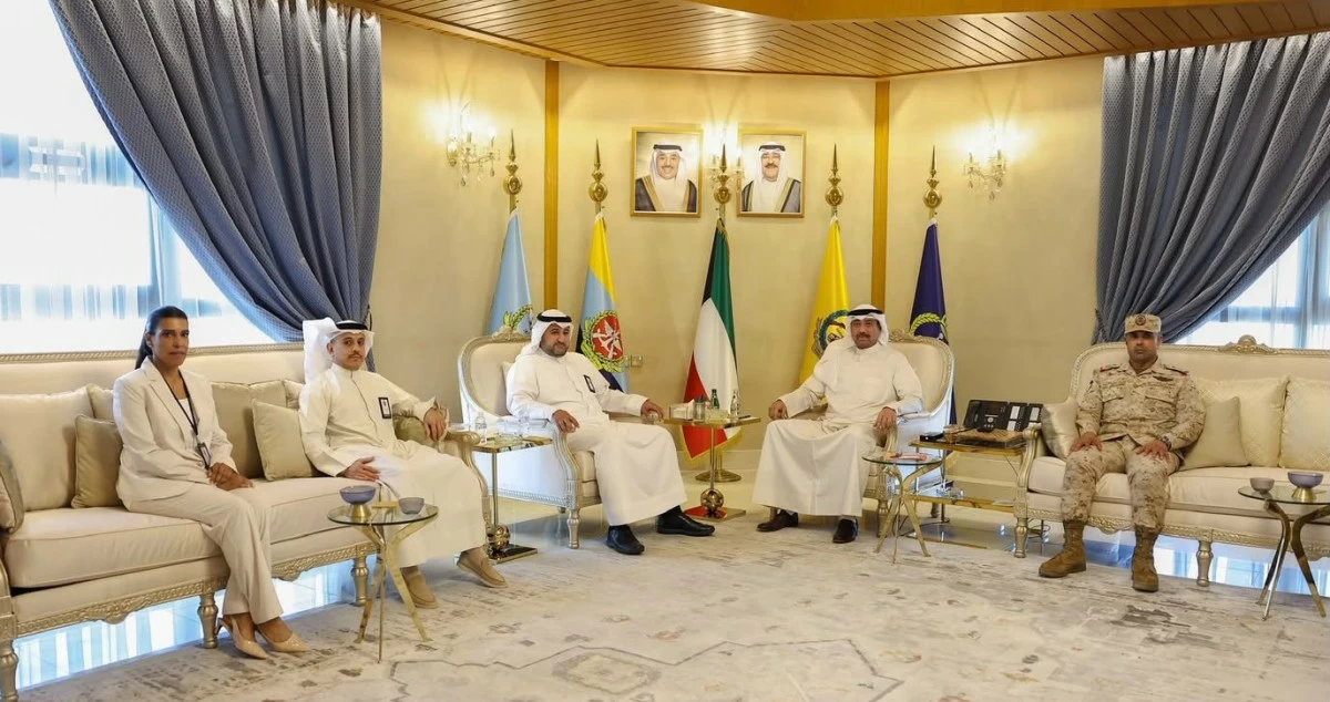 وزير الدفاع يستقبل الوكيلين المساعدين في الوزارة بمناسبة صدور المرسوم الأميري بتعيينهما