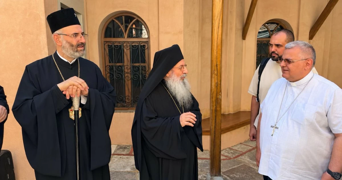 أساقفة أرثوذكس وكاثوليك في حجّ مشترك إلى جبل آثوس