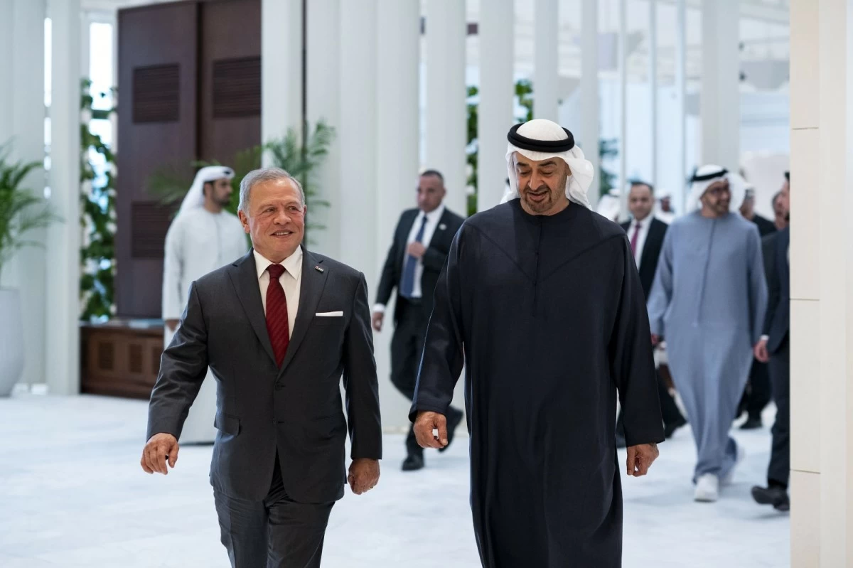 رئيس الإمارات وملك الأردن يبحثان تعزيز التعاون وتطورات المنطقة