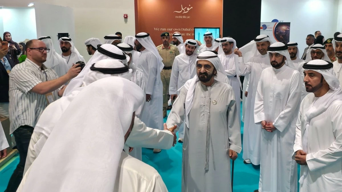 نائب رئيس الإمارات يزور جناح الكويت في 'سوق السفر العربي' بدبي