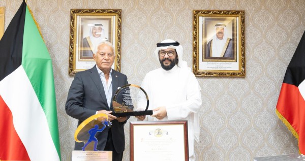 وكيل 'الصحة' يكرم البروفيسور موسى خورشيد الحائز جائزة الريادة العالمية بجراحة السمنة