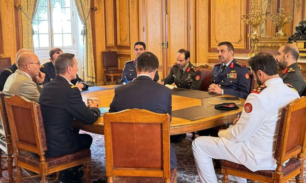 رئيس الأركان ونظيره الفرنسي يبحثان تعزيز التعاون الدفاعي
