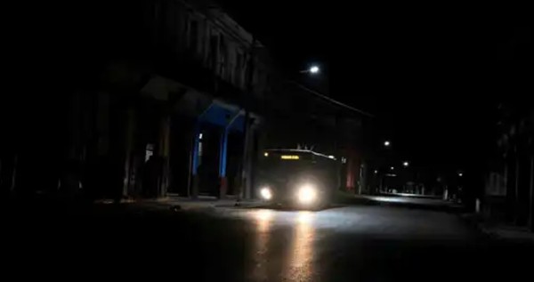 كوبا تغرق في الظلام بعد انهيار تام لشبكة الكهرباء