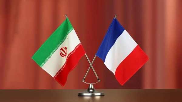 فرنسا تعلن استدعاء سفير إيران بعد اقتحام وإغلاق مركزها اللغوي في طهران