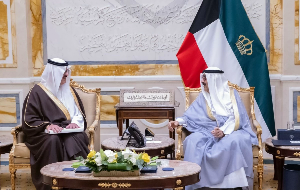 سمو الأمير يتسلم دعوة خادم الحرمين الشريفين للمشاركة في القمة الخليجية-الأوروبية أكتوبر المقبل