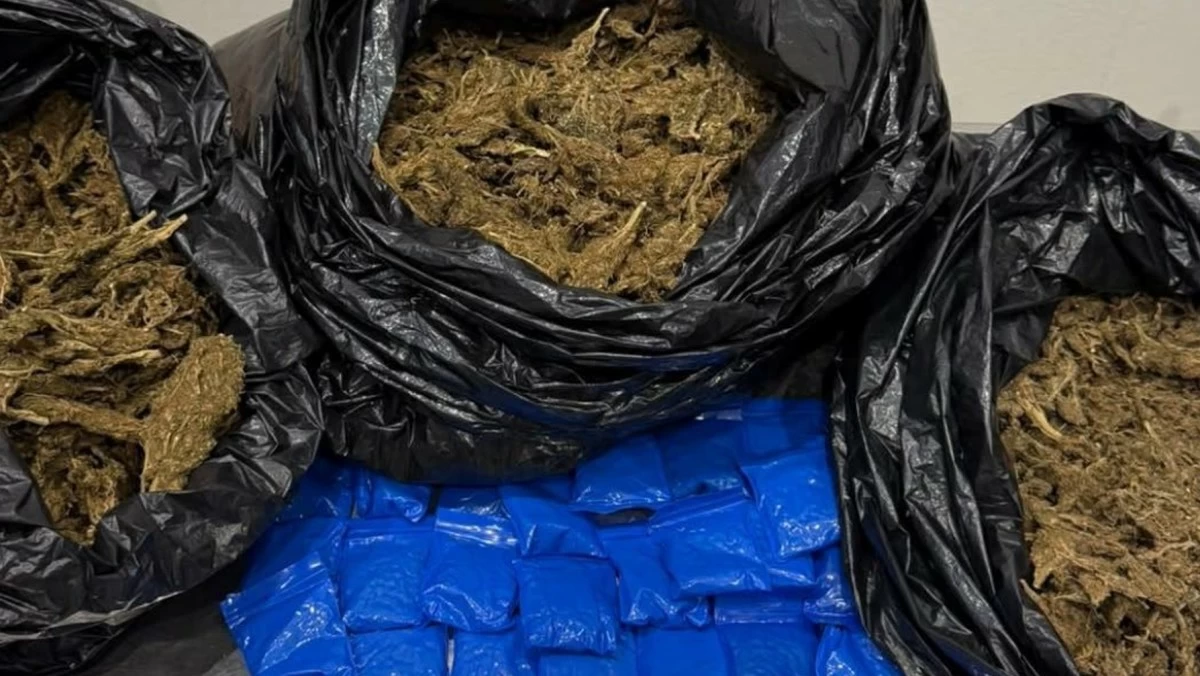 جمارك مطار T5 تحبط تهريب ماريغوانا وشبو و6211 حبة 'إكستاسي'