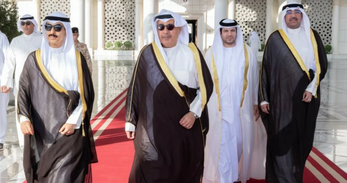 ممثل سمو الأمير وزير شؤون الديوان الأميري يتوجه إلى الإمارات لتقديم واجب العزاء بوفاة الشيخ أحمد بن راشد