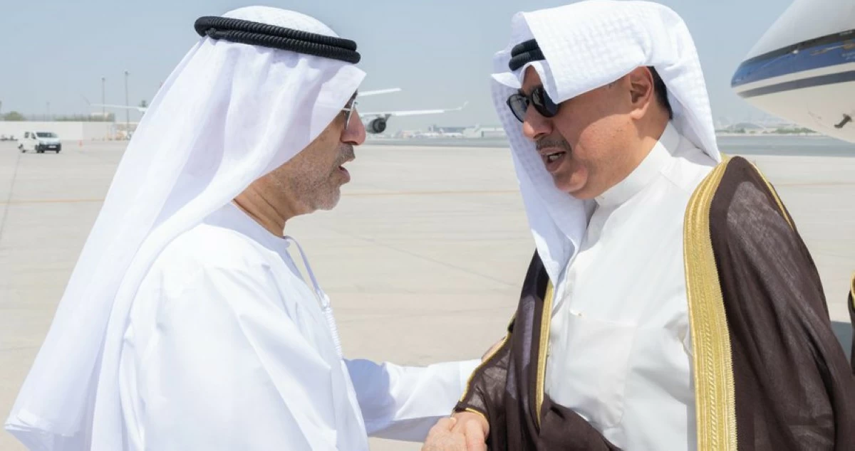 ممثل سمو الأمير وزير شؤون الديوان الأميري يصل إلى الإمارات لتقديم واجب العزاء بوفاة الشيخ أحمد بن راشد