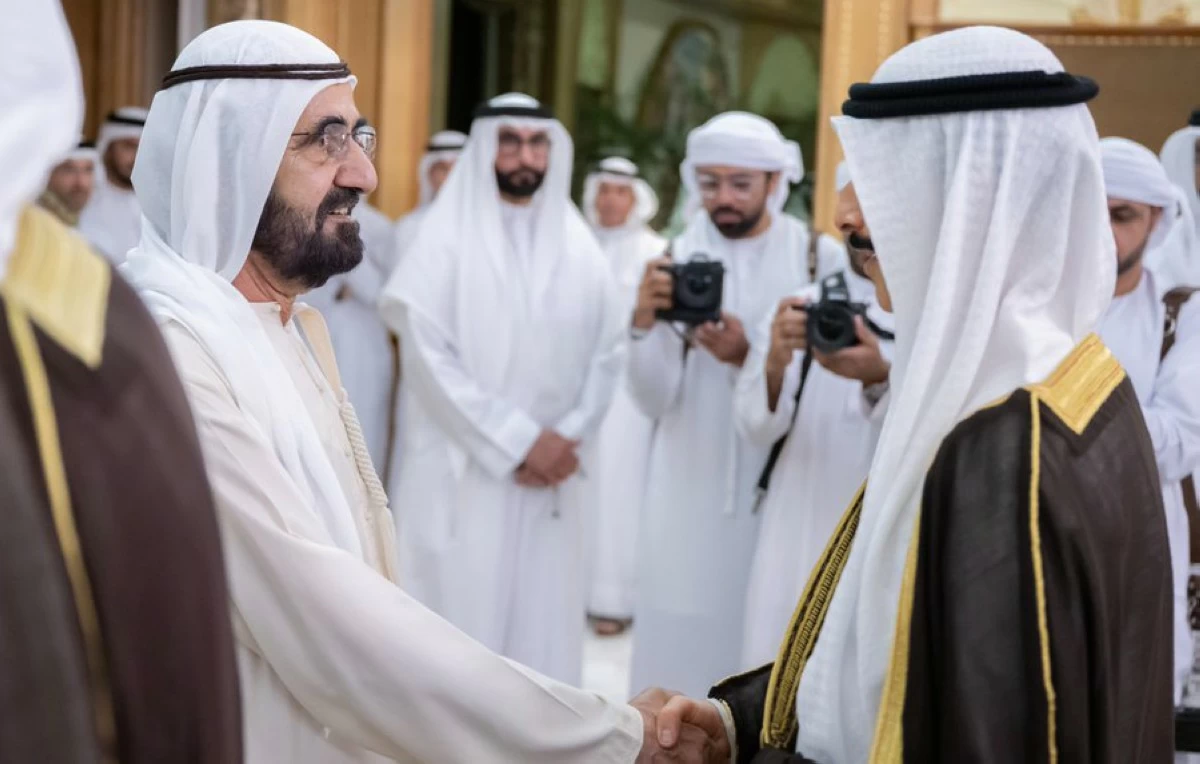 ممثل سمو الأمير وزير شؤون الديوان الأميري يقدم واجب العزاء بوفاة الشيخ أحمد بن راشد آل مكتوم