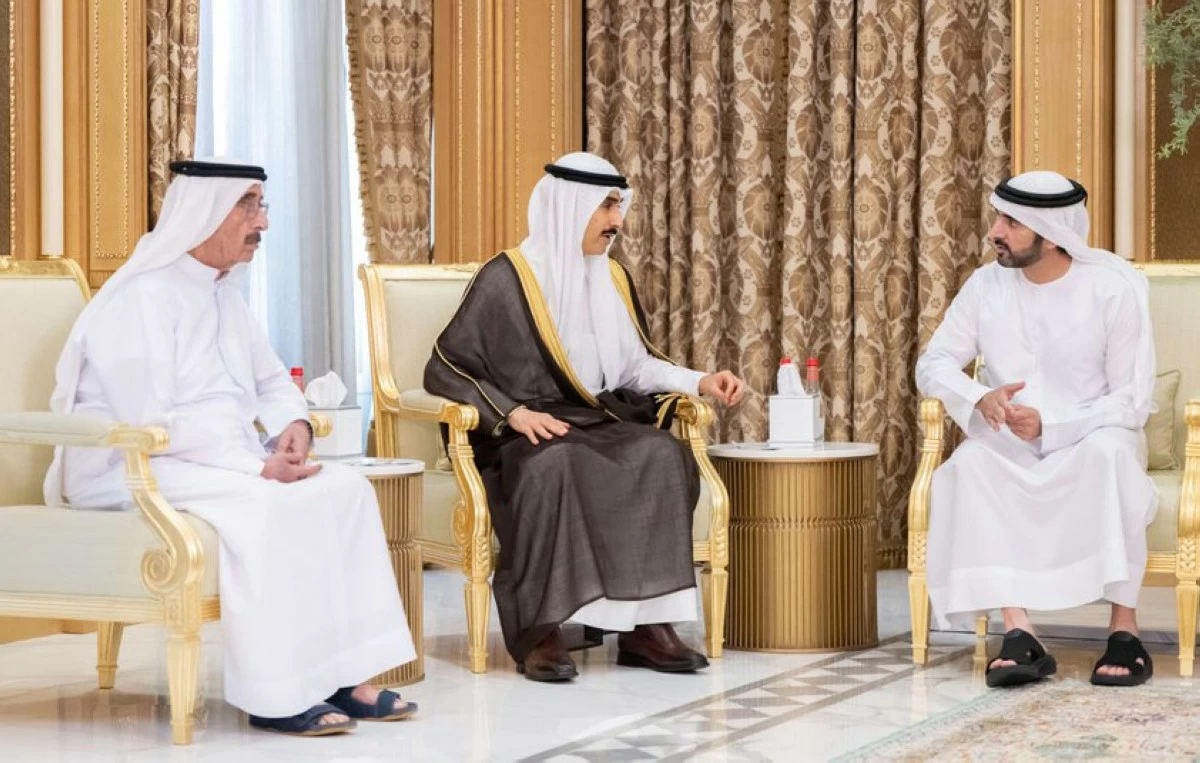 ممثل سمو الأمير وزير شؤون الديوان الأميري يقدم واجب العزاء بوفاة الشيخ أحمد بن راشد آل مكتوم