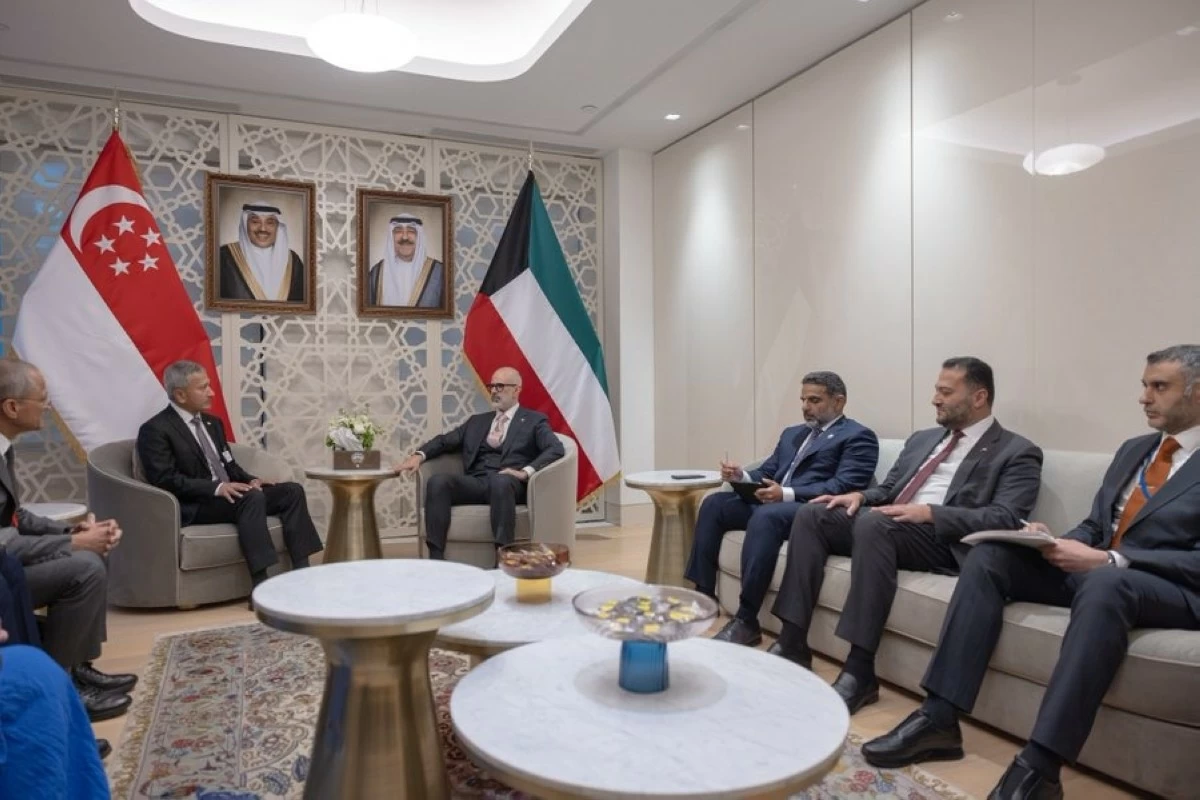 وزير الخارجية يبحث مع نظيره السنغافوري تعزيز العلاقات والتطورات الإقليمية والدولية