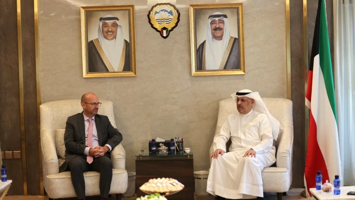 وزير 'الاتصالات' يبحث مع السفير الفرنسي توسيع التعاون التقني والرقمي