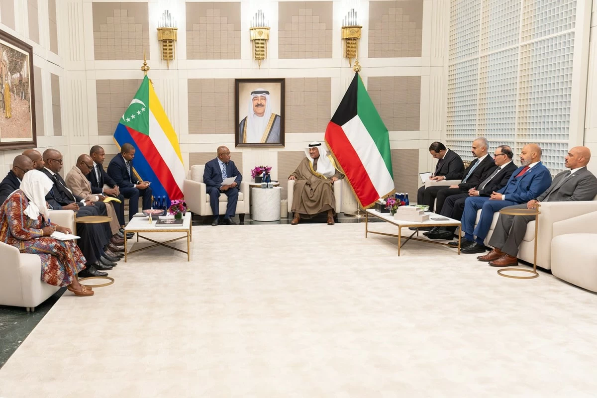 ممثل الأمير يبحث مع رئيس'جزر القمر' تعزيز العلاقات وأبرز المستجدات الإقليمية والدولية