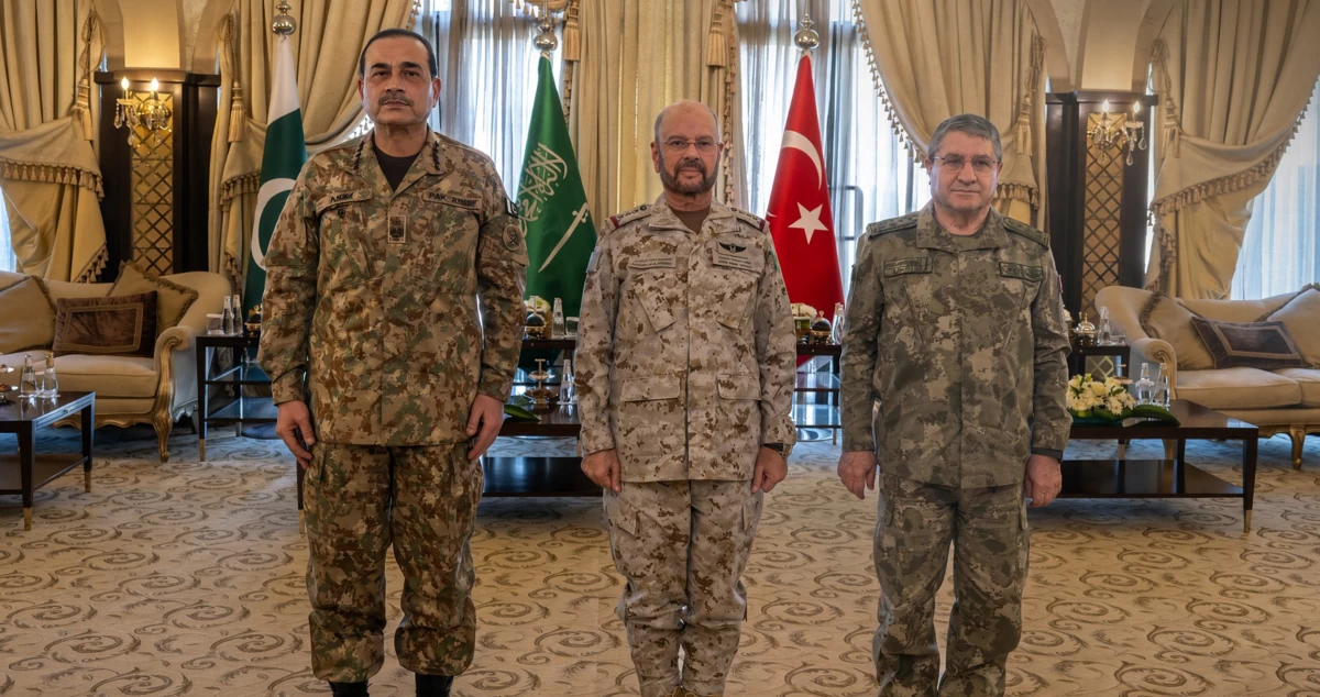 رؤساء أركان السعودية وباكستان وتركيا يؤكدون عزمهم البدء فوراً في تنفيذ التزامات 'اتفاقية مكة'