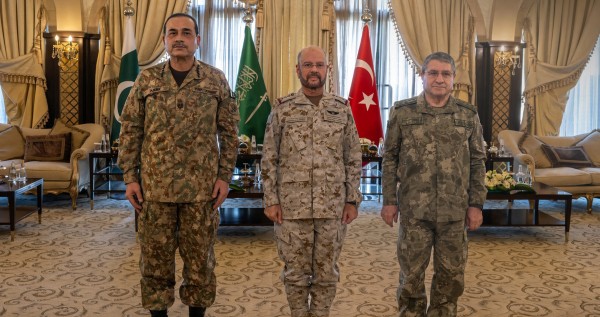 رؤساء أركان السعودية وباكستان وتركيا يؤكدون عزمهم البدء فوراً في تنفيذ التزامات 'اتفاقية مكة'