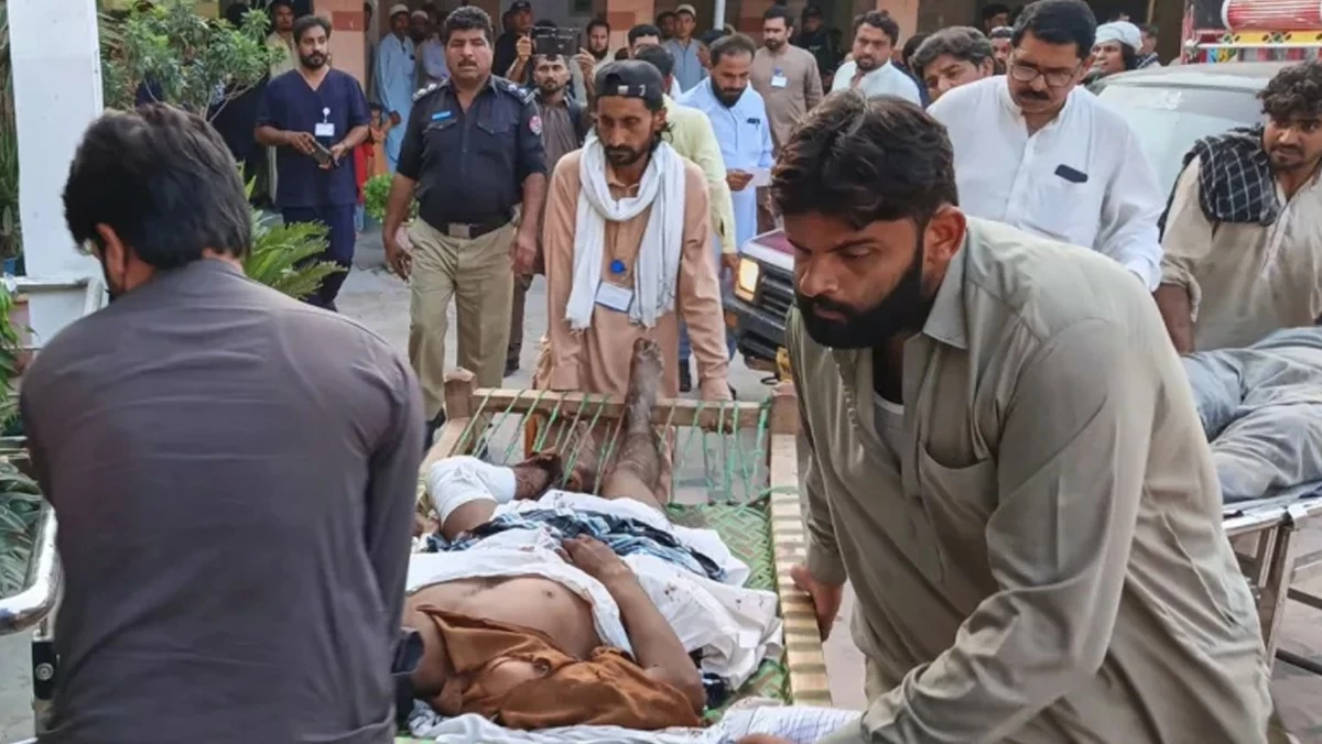 مقتل 12 شخصاً وإصابة 35 آخرين في تفجير انتحاري شمالي باكستان