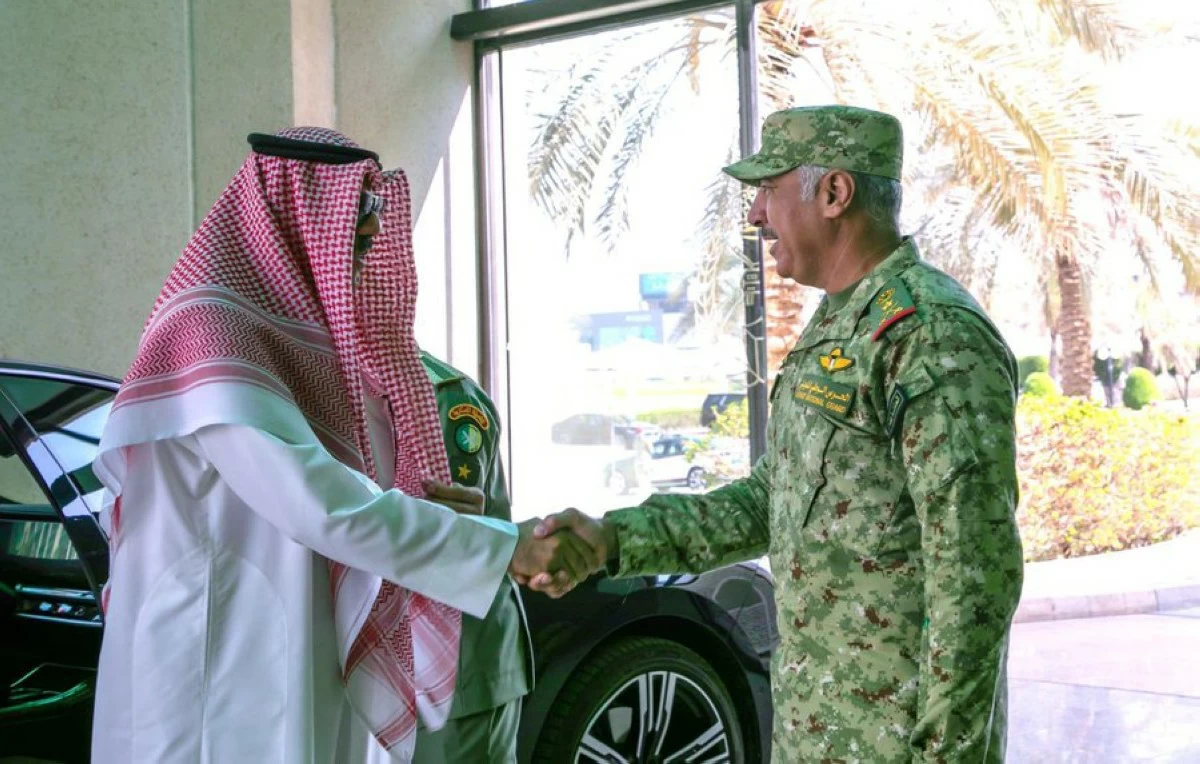 نائب رئيس الحرس الوطني ناقش الاستعدادات للموسم التدريبي: مواصلة العمل بروح الفريق والالتزام والتميز