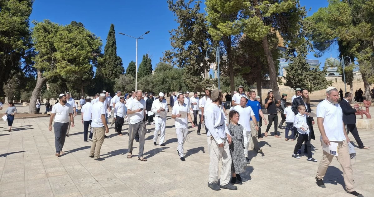 مستوطنون يقتحمون المسجد الأقصى... والاحتلال يغلق الحرم الإبراهيمي أمام الفلسطينيين حتى الأربعاء
