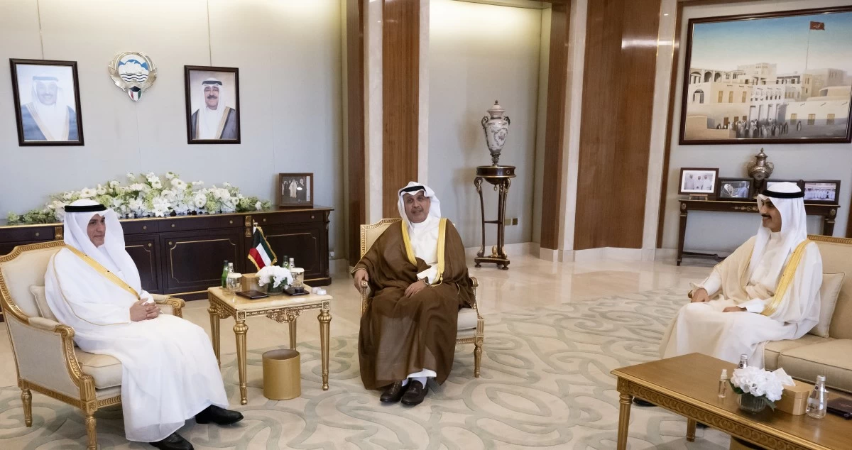 وزير شؤون الديوان الأميري ورئيس ديوان ولي العهد يستقبلان سفير أوزبكستان وسفير الكويت لدى اليابان