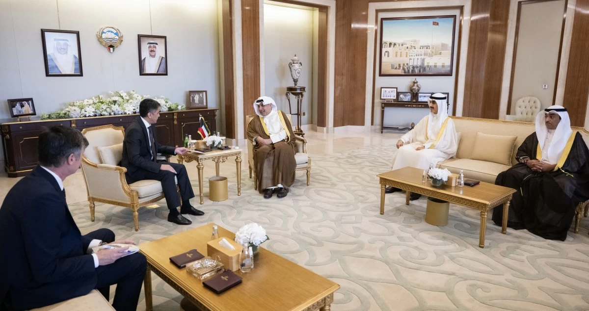 وزير شؤون الديوان الأميري ورئيس ديوان ولي العهد يستقبلان سفير أوزبكستان وسفير الكويت لدى اليابان