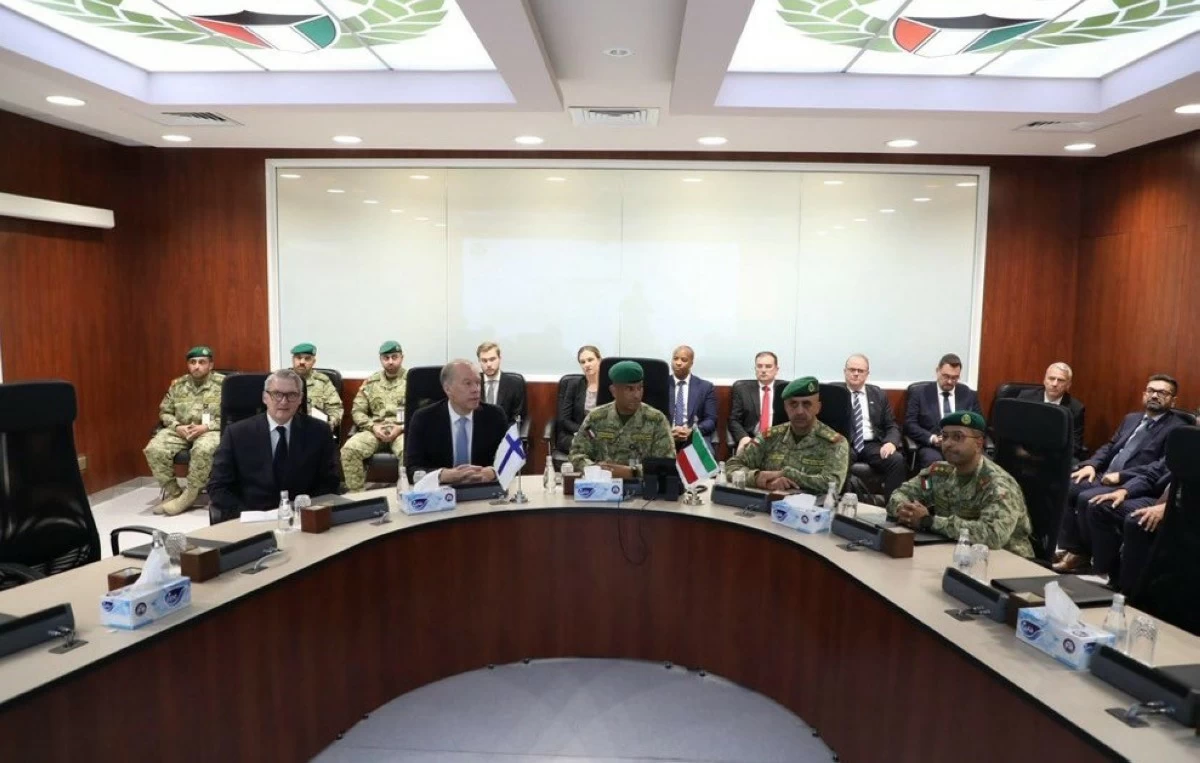 الحرس الوطني يبحث مع وفد فنلندي تعزيز التعاون العسكري والأمني وتبادل الخبرات