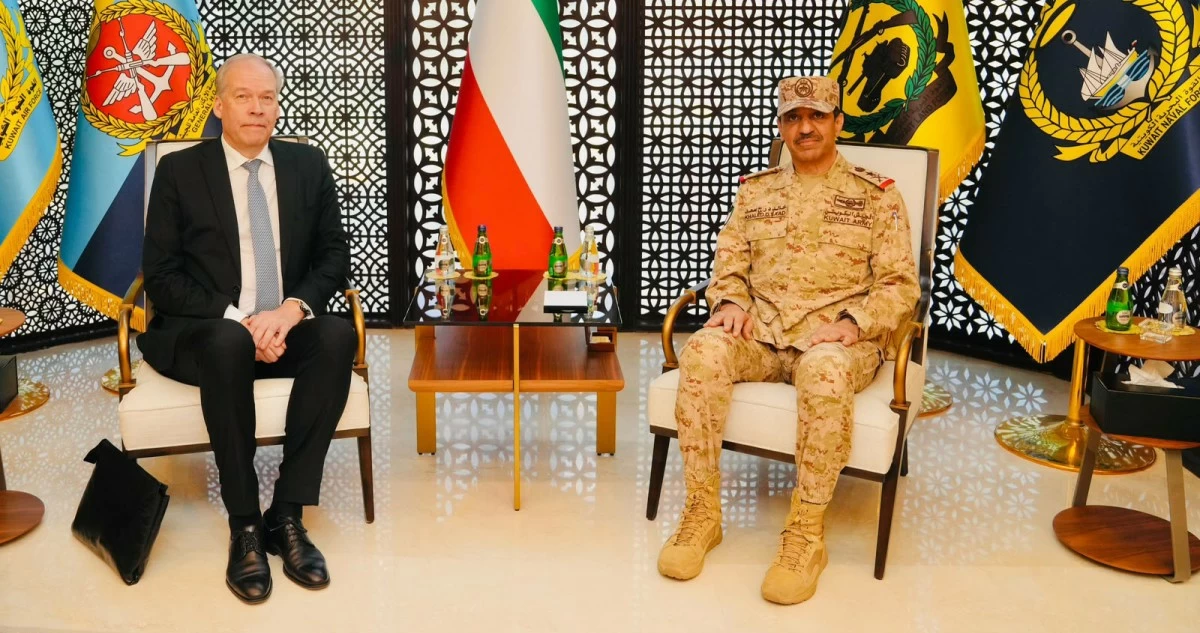 رئيس الأركان يبحث مع مسؤول فنلندي أوجه التعاون العسكري وسبل تعزيزها وتطويرها