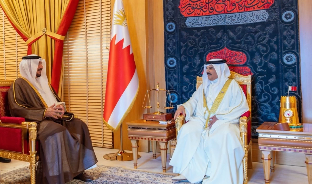السفير الناجم يقدم أوراق اعتماده إلى ملك البحرين
