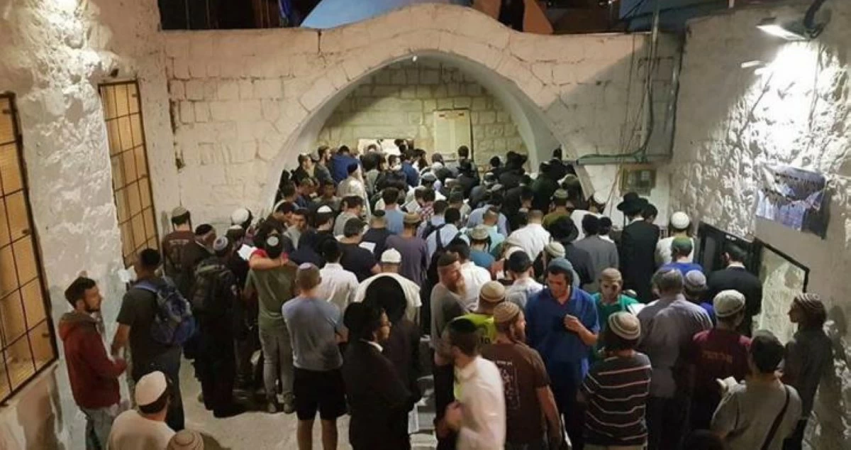 مئات المستوطنين يقتحمون المسجد الأقصى ومقام النبي يوسف ويؤدون طقوسا تلمودية