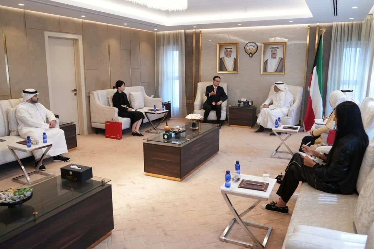 وزير 'الاتصالات' يبحث مع سفير كوريا الجنوبية سبل تعزيز التعاون وتبادل الخبرات في التكنولوجيا والتحول الرقمي