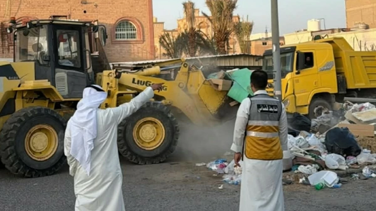 'البلدية': رفع 160 طناً من النفايات في الجهراء بمشاركة 50 عاملاً و25 آلية