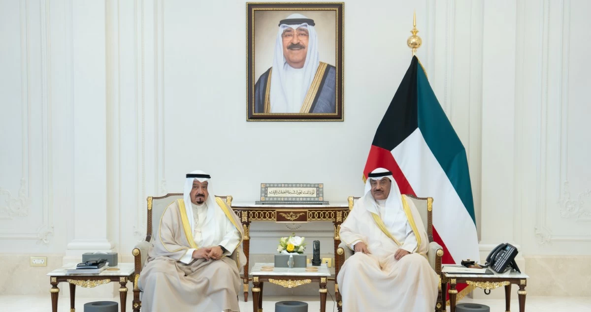 ولي العهد يستقبل رئيس الوزراء والنائب الأول ووزيري الدفاع والخارجية