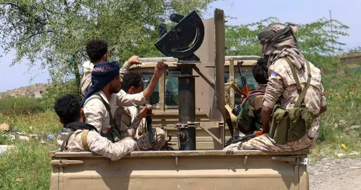 القوات الحكومية اليمنية تعلن السيطرة على باب المندب ومطار ذوباب... وبدء عملية 'فجر اليمن'