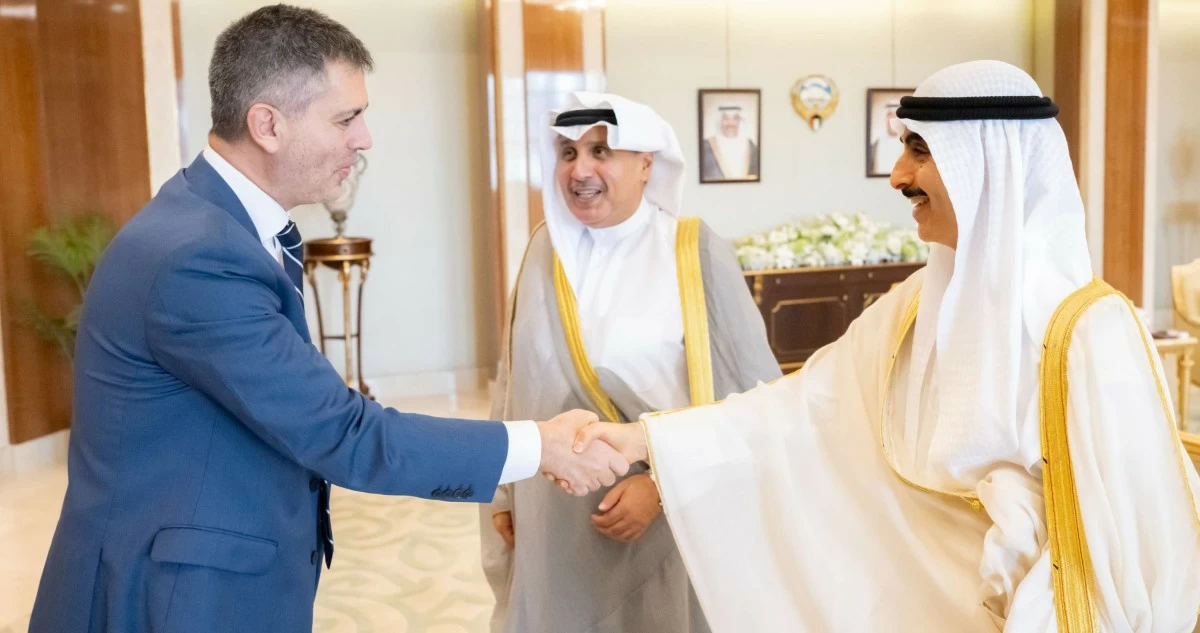 وزير شؤون الديوان الأميري ورئيس ديوان ولي العهد يستقبلان سفيري الأرجنتين وطاجيكستان