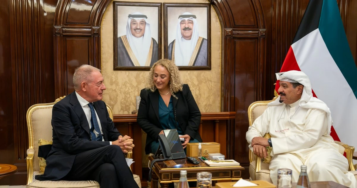 رئيس الوزراء يبحث مع وزير المؤسسات الإيطالي تعزيز التعاون الاقتصادي والاستثماري والصناعي