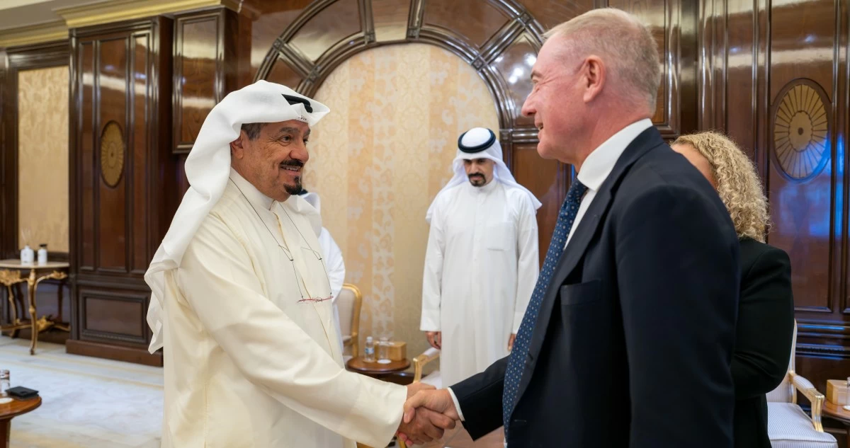 رئيس الوزراء يبحث مع وزير المؤسسات الإيطالي تعزيز التعاون الاقتصادي والاستثماري والصناعي