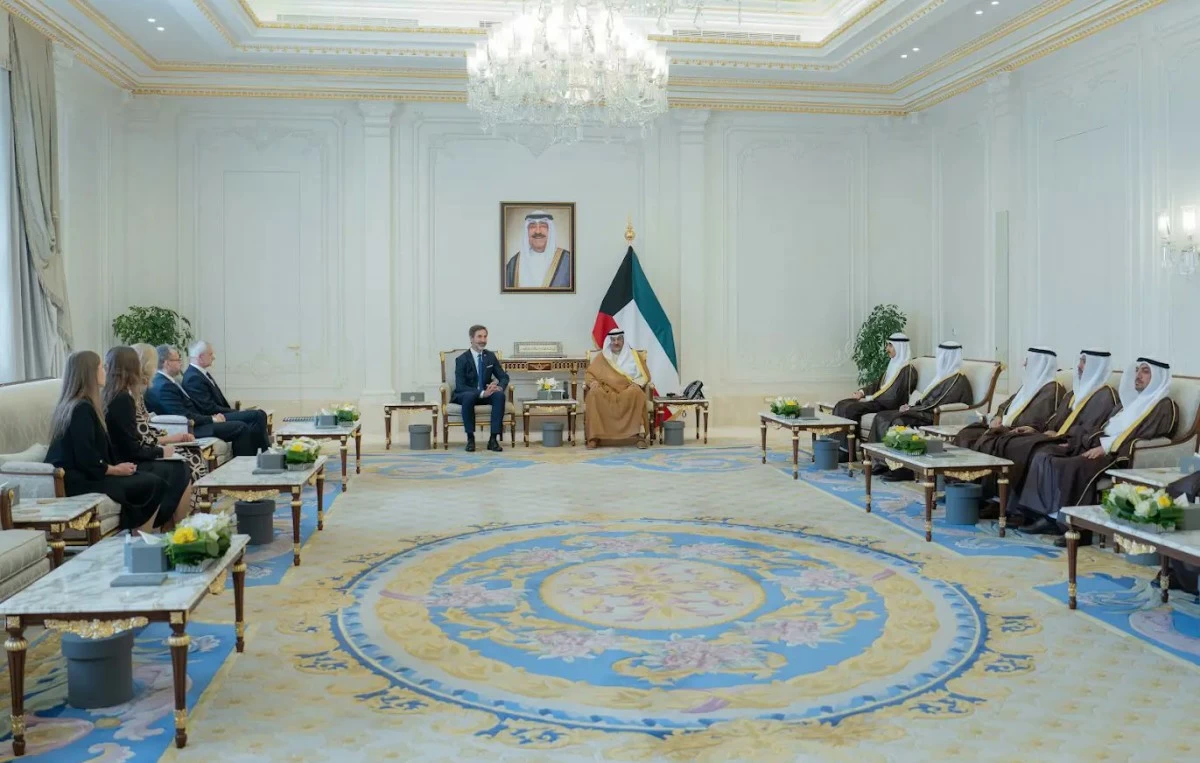 سمو ولي العهد يسقبل وزير الشؤون الخارجية والأوروبية في سلوفاكيا