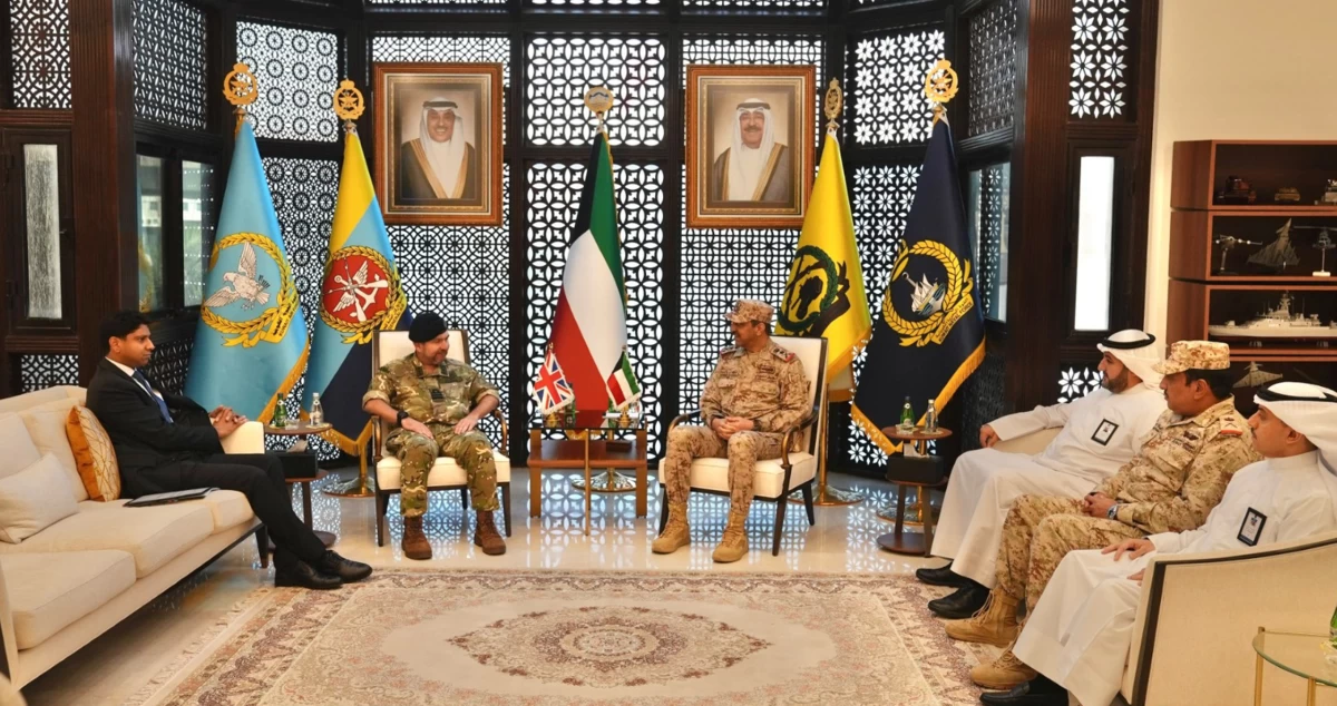 رئيس الأركان يبحث مع مستشار الدفاع الأول البريطاني سبل تعزيز التعاون العسكري