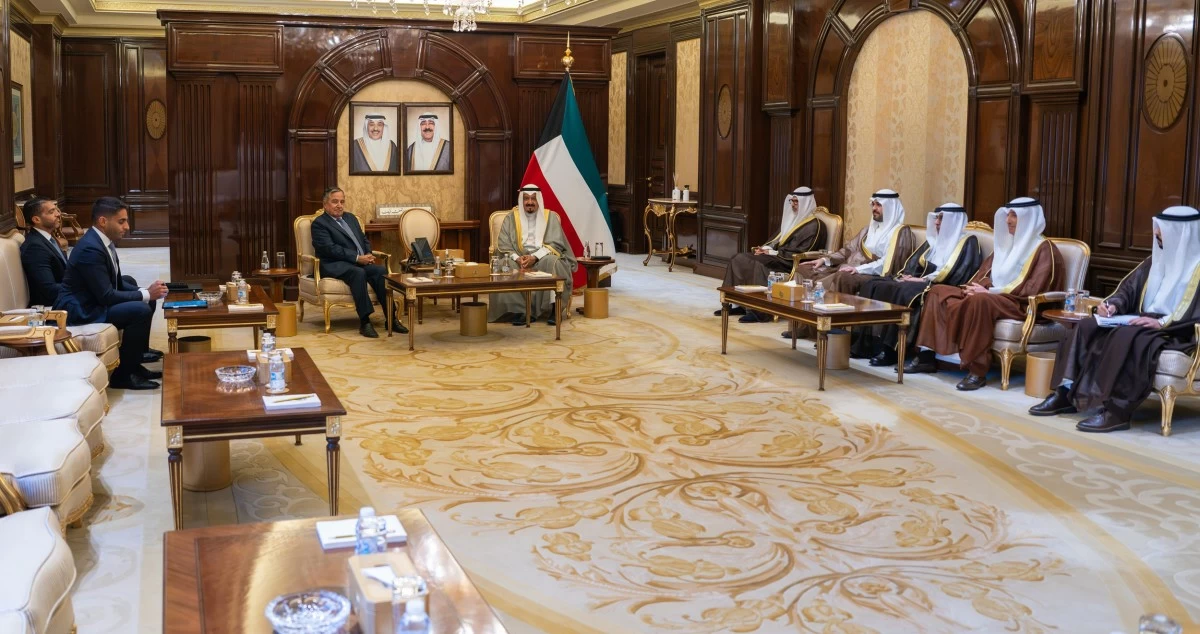 رئيس الوزراء يبحث مع الأمين العام للجامعة العربية المستجدات الإقليمية والدولية وسبل تعزيز التعاون العربي