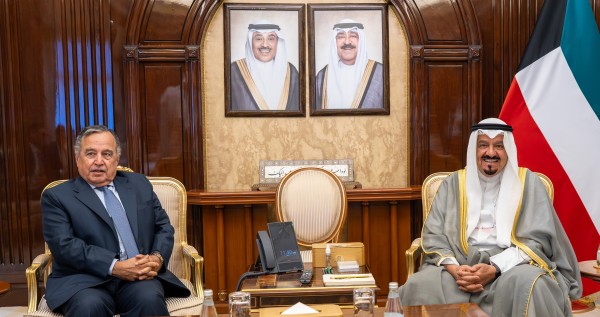 رئيس الوزراء يبحث مع الأمين العام للجامعة العربية المستجدات الإقليمية والدولية وسبل تعزيز التعاون العربي