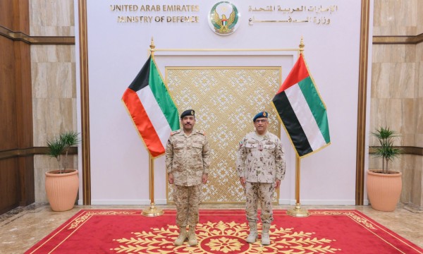 الكويت والإمارات تبحثان تعزيز التعاون العسكري والدفاعي