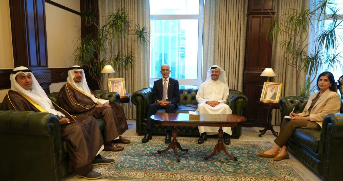 وزير الأشغال البحريني والسفير الكويتي يؤكدان أهمية تبادل التجارب والخبرات التنموية