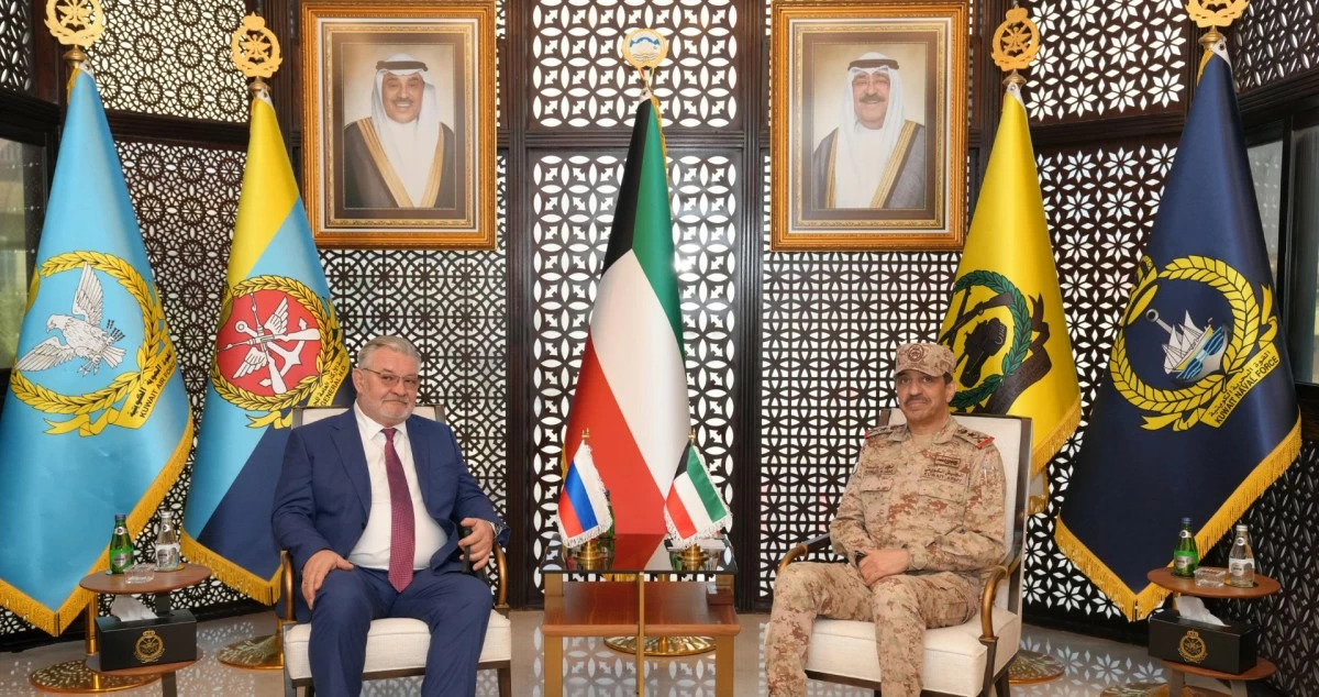 رئيس الأركان يبحث مع مسؤول عسكري روسي قضايا وموضوعات مشتركة