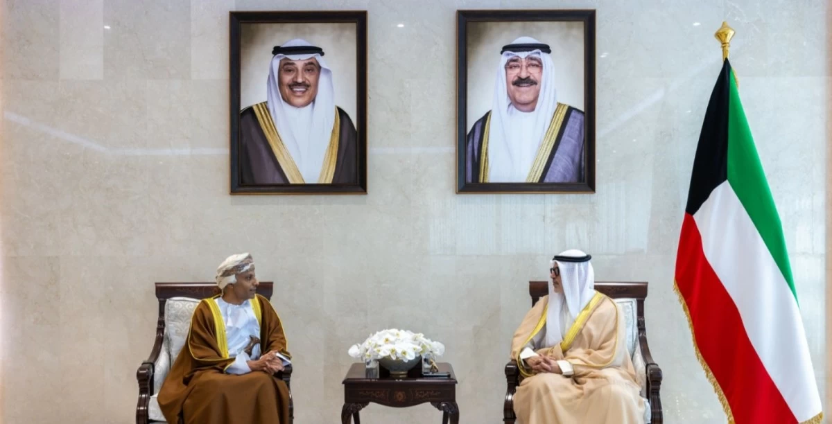 وزير الخارجية يتسلم نسختين من أوراق اعتماد سفيري عُمان والعراق الجديدين لدى الكويت