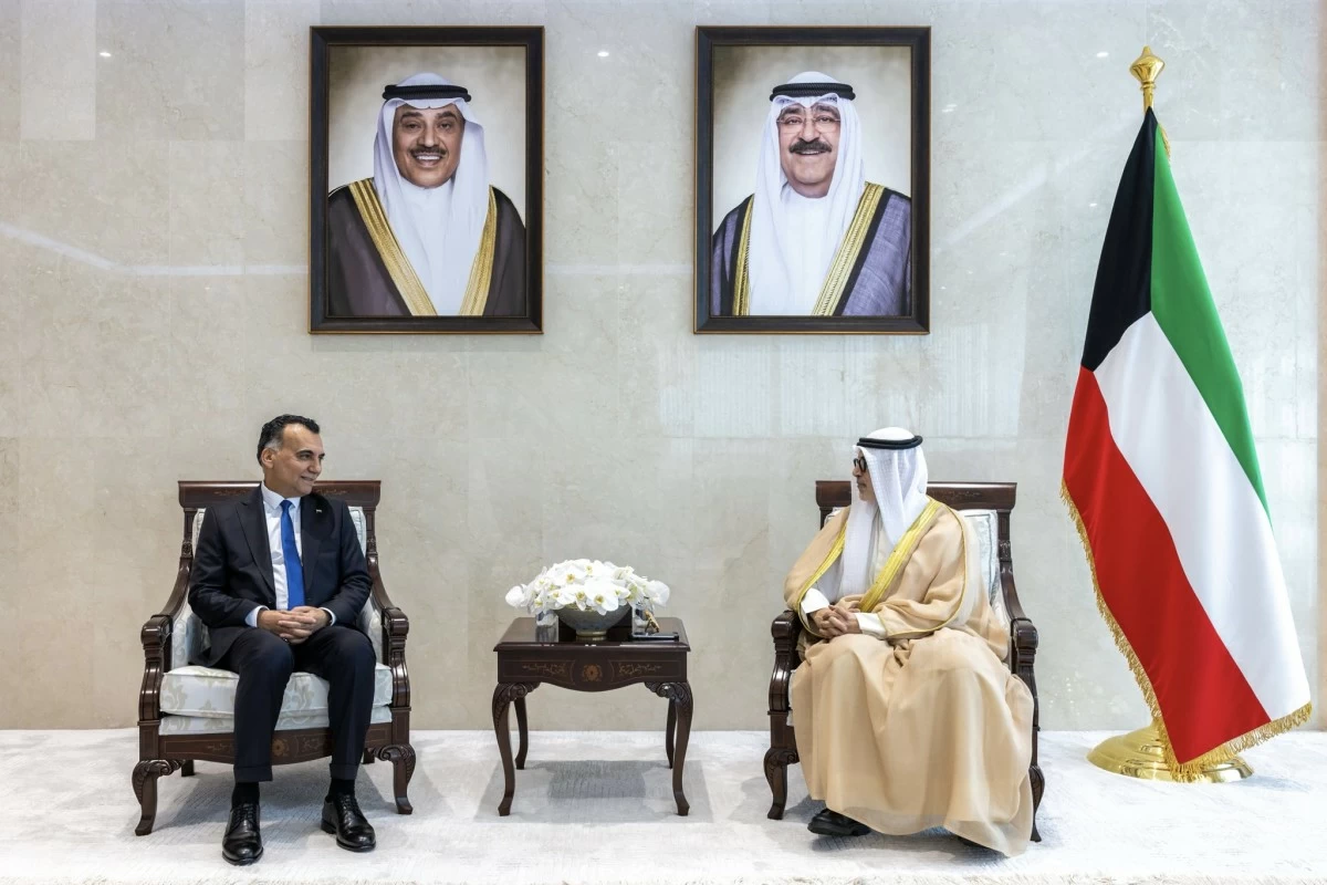 وزير الخارجية يتسلم نسختين من أوراق اعتماد سفيري عُمان والعراق الجديدين لدى الكويت