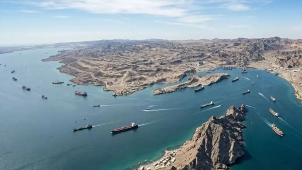 هند: نفت‌کش حامل ۱۵ دریانورد هندی در تنگه هرمز مورد اصابت گلوله قرار گرفت